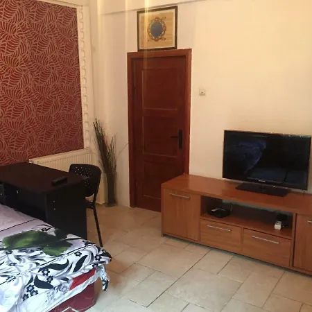 Entourage Old Town Studio Apartment Bucharest